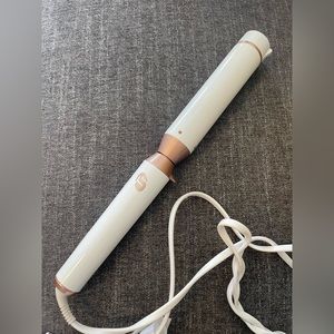 T3 curling wand. Detachable wand. Base can be used with other T3 attachments.